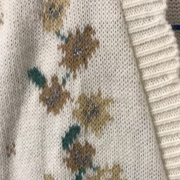 Beautiful sweater vest - Picture 3 of 4